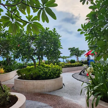 Spacious Comfortable Apartemen South Surabaya Exterior photo