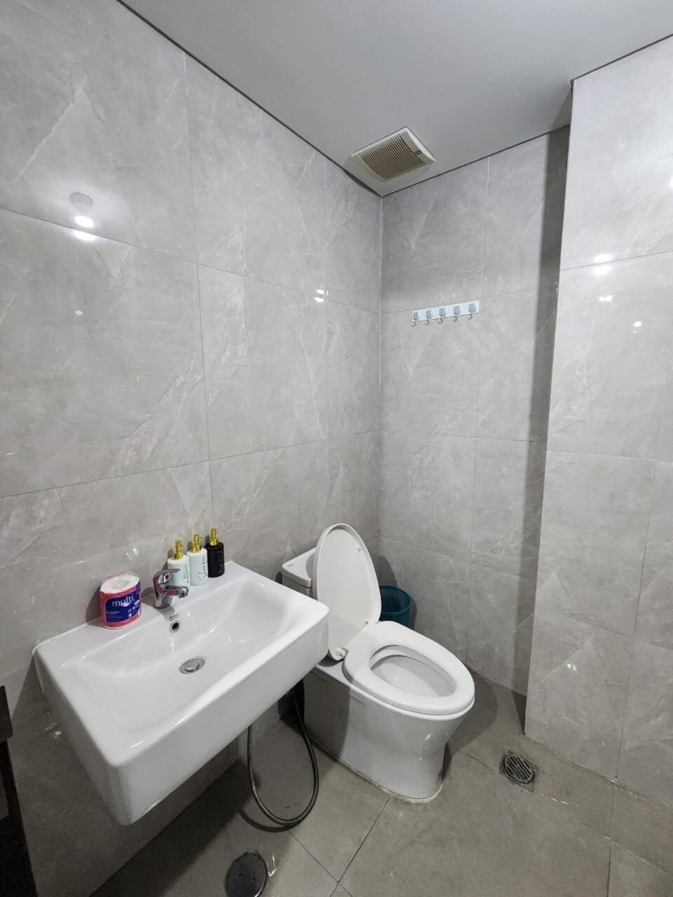 Apartment Spacious Comfortable South Surabaya