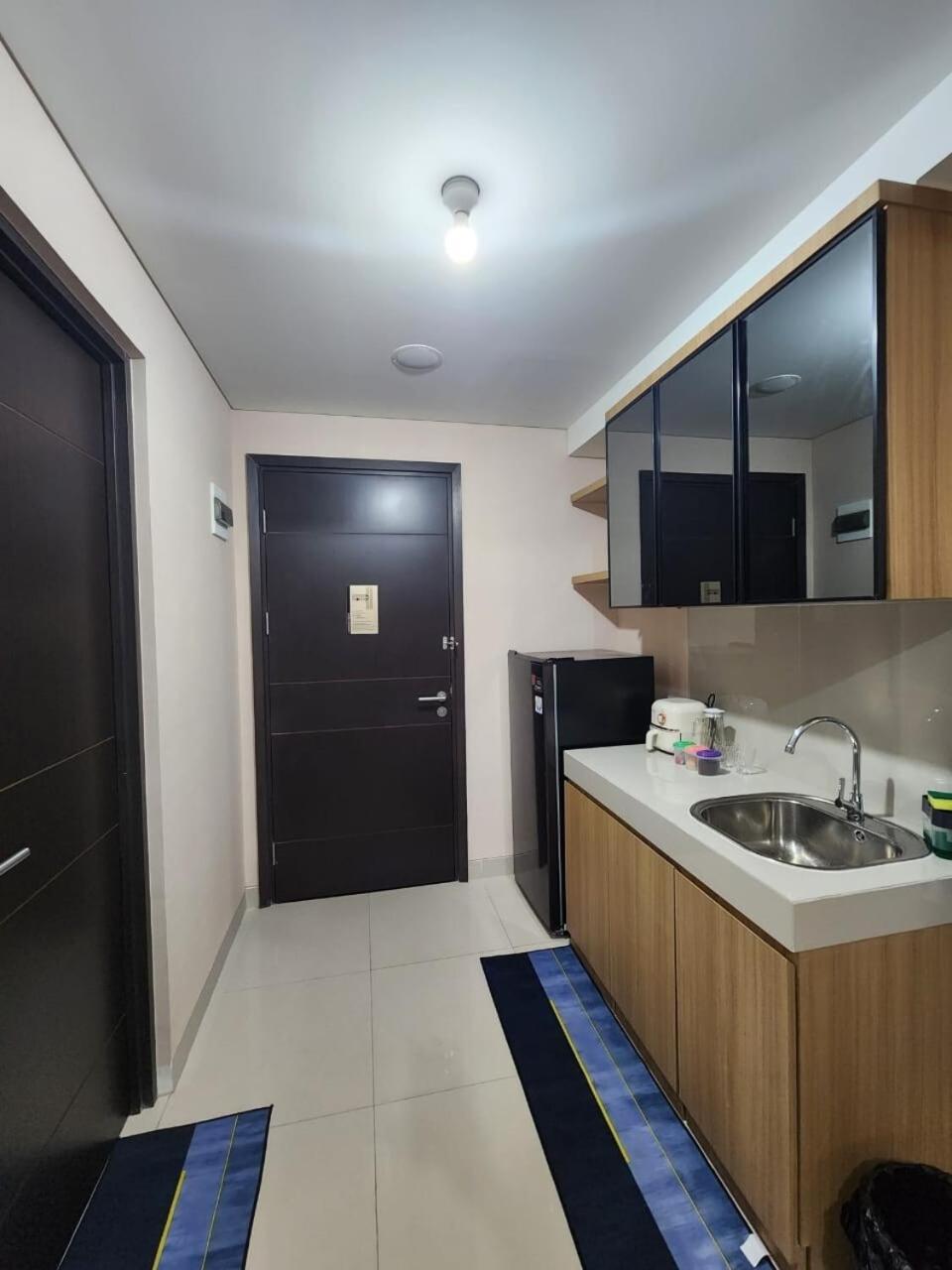 Spacious Comfortable South Apartment Surabaya