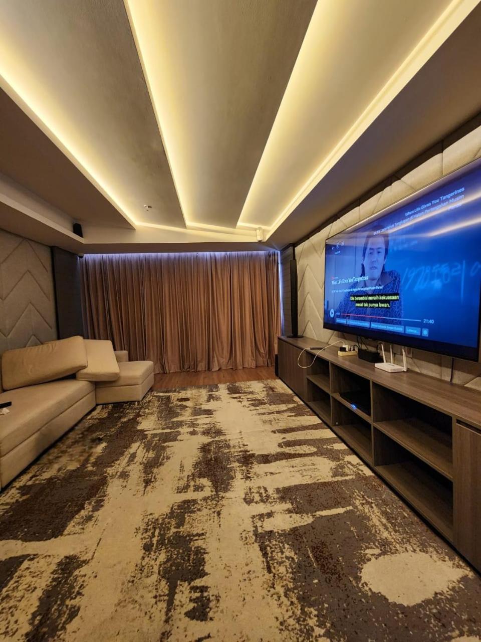 Spacious Comfortable South Apartment *